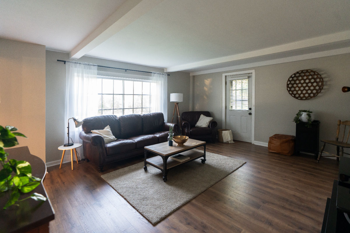 15 min. from everything, 4 bedroom House For Rent, Very Safe Neighborhood, Off Street Parking, Laund - Photo 9