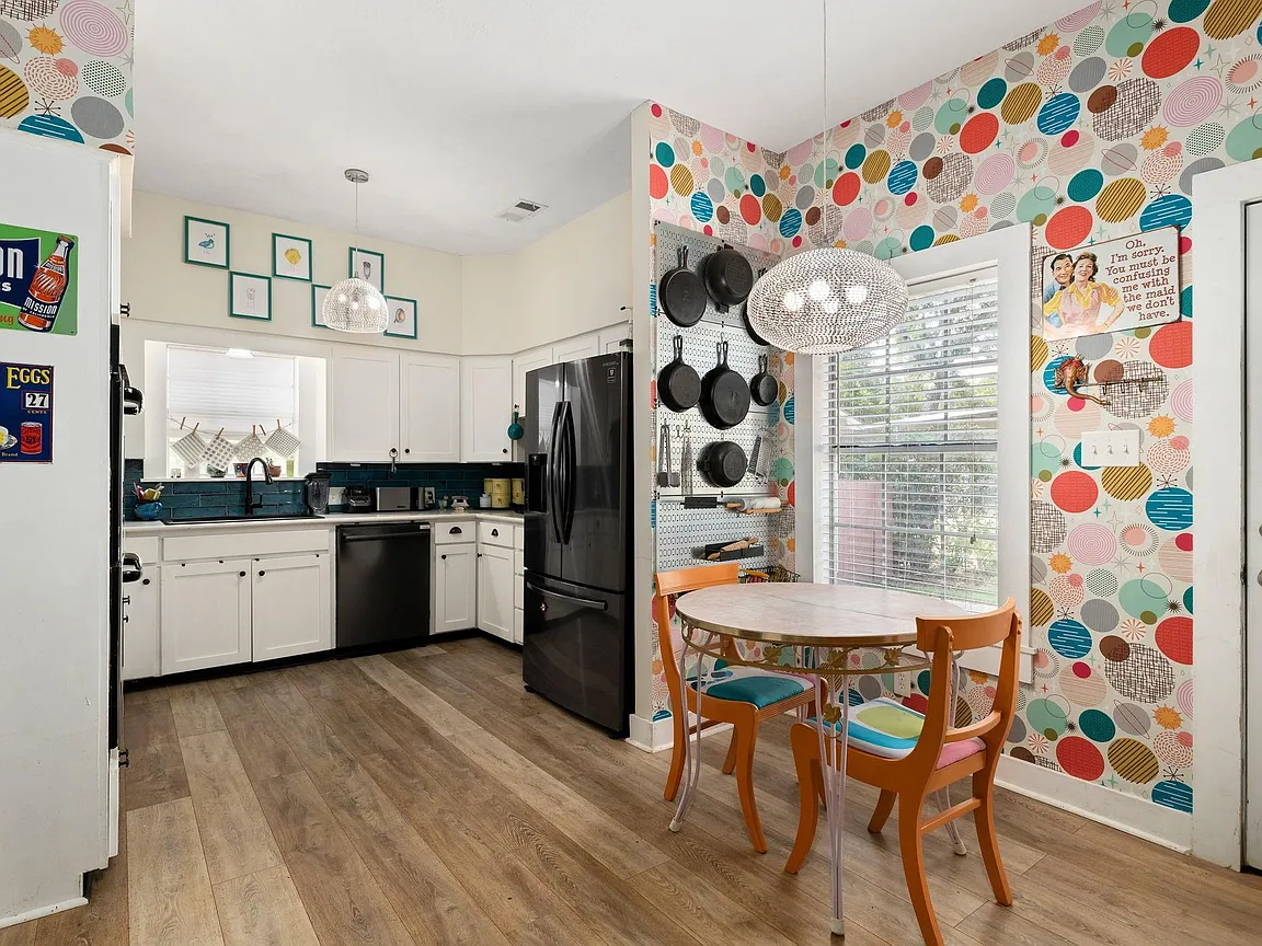 Charming 3-Bedroom Home with Fireplace, Screened Porch, and Huge Backyard - Photo 1