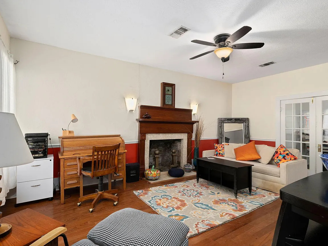 Charming 3-Bedroom Home with Fireplace, Screened Porch, and Huge Backyard - Photo 4