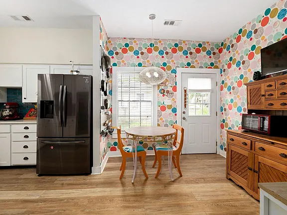 Charming 3-Bedroom Home with Fireplace, Screened Porch, and Huge Backyard - Photo 2