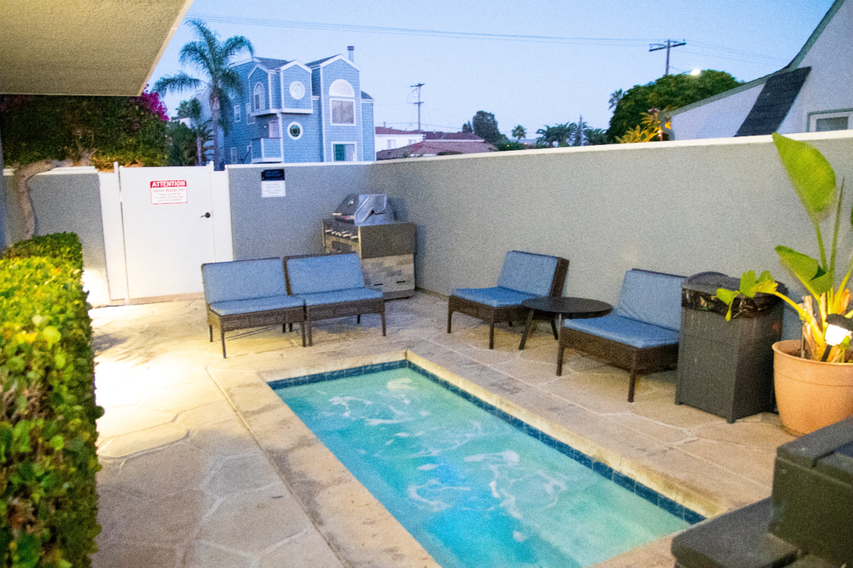 Beautiful dog friendly Townhouse with in-ground spa 1/2 block from the Crown Point Beach Park - Photo 2