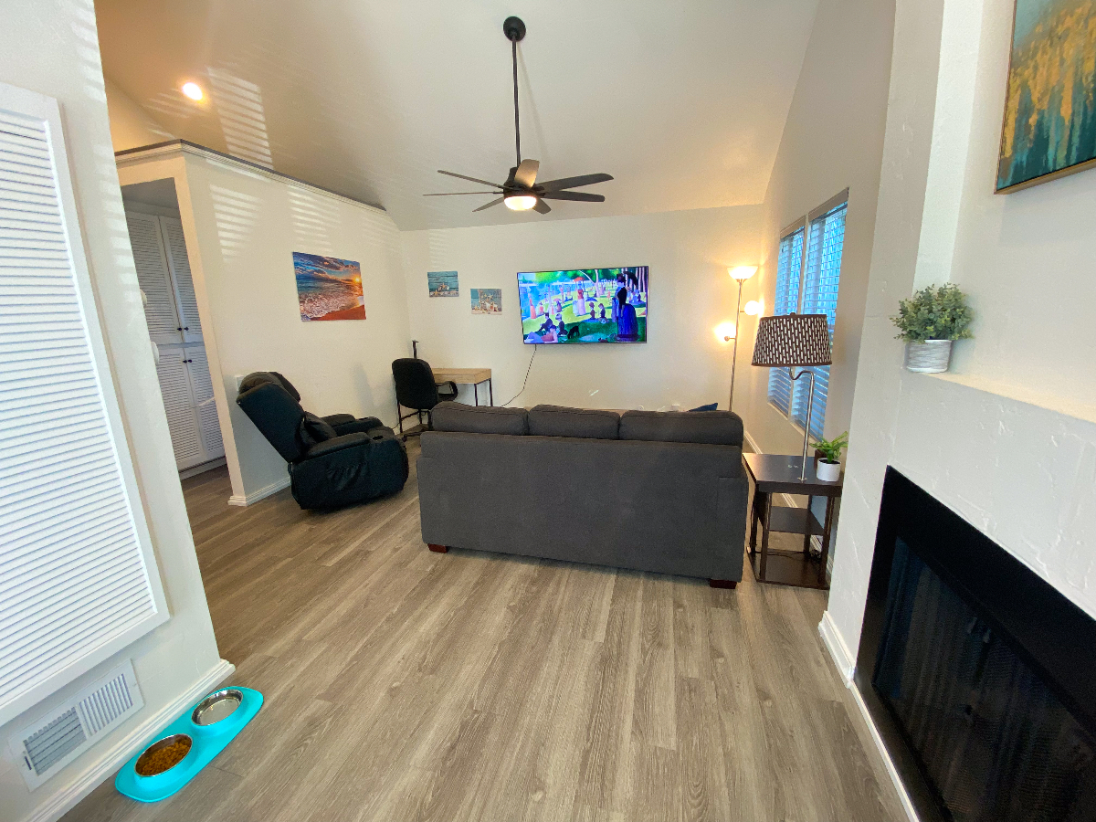 Beautiful dog friendly Townhouse with in-ground spa 1/2 block from the Crown Point Beach Park - Photo 5