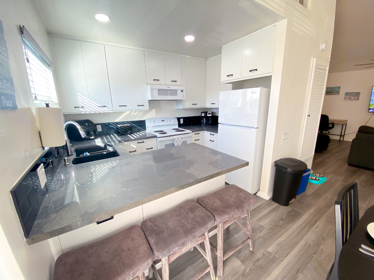 Beautiful dog friendly Townhouse with in-ground spa 1/2 block from the Crown Point Beach Park - Photo 6