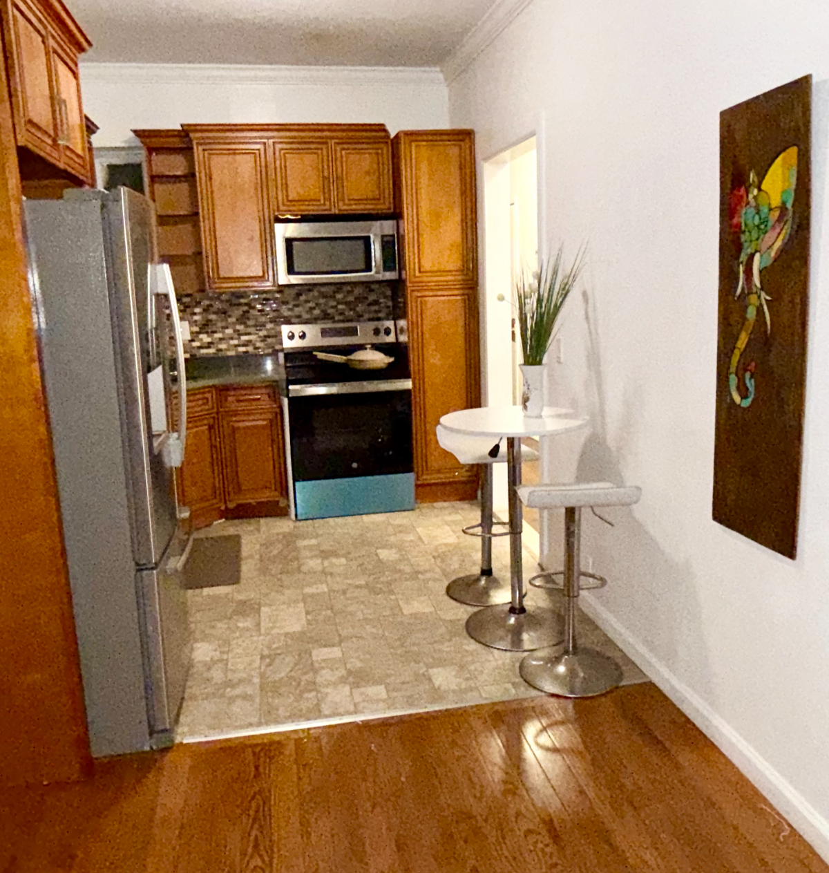 Bright 2-Bed, 2-Bath Apartment with Modern Kitchen and Easy Transit Access - Photo 4