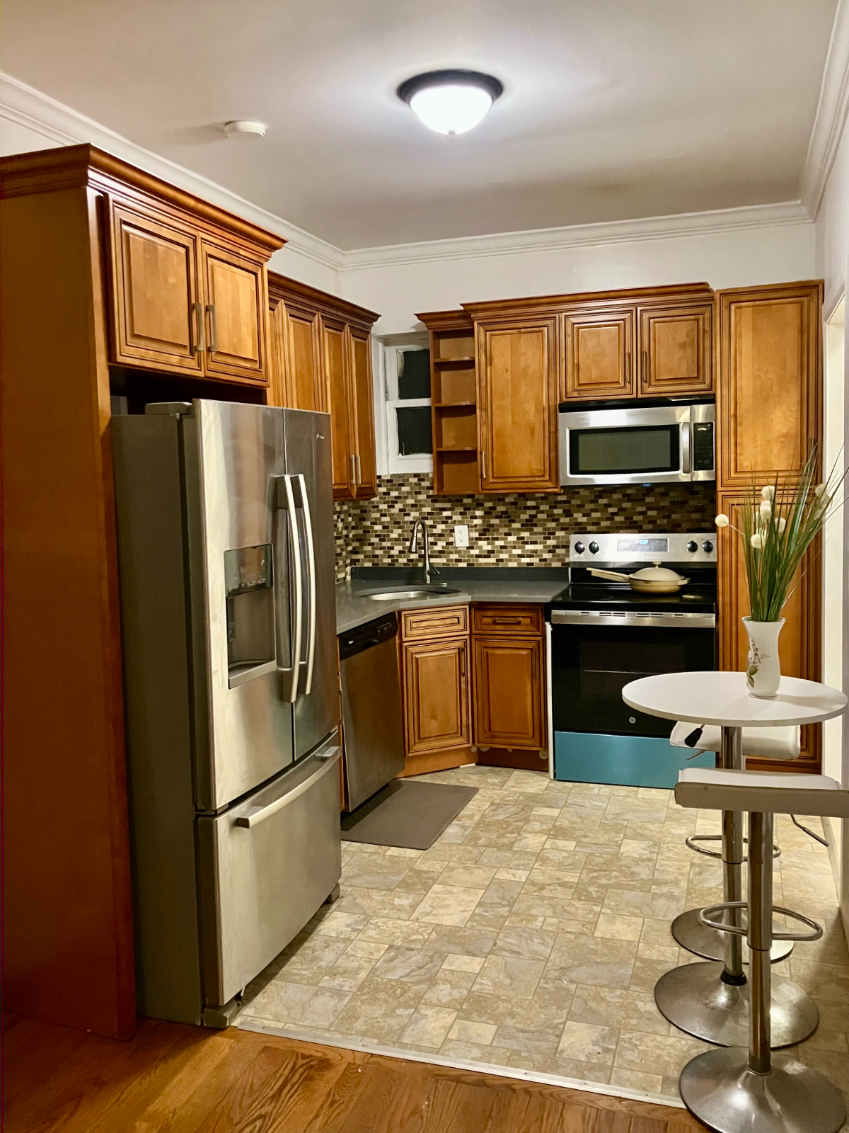 Bright 2-Bed, 2-Bath Apartment with Modern Kitchen and Easy Transit Access - Photo 9