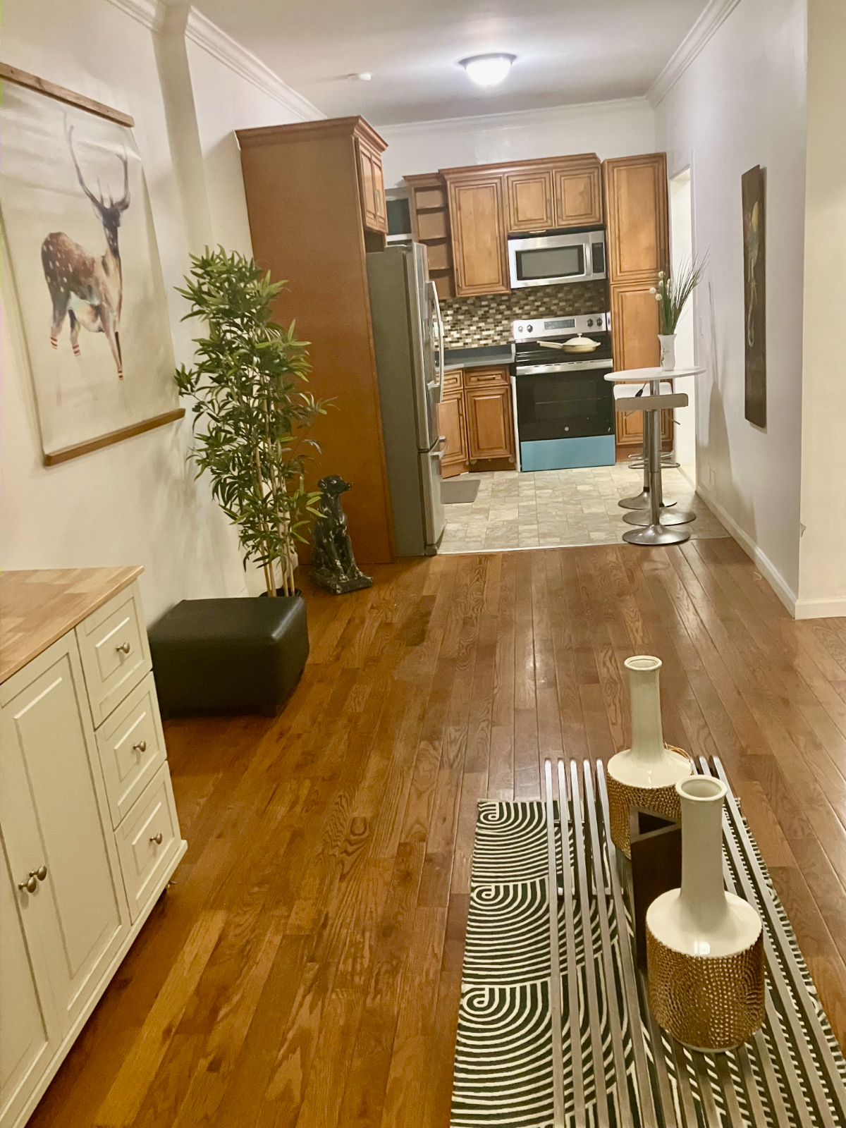 Bright 2-Bed, 2-Bath Apartment with Modern Kitchen and Easy Transit Access - Photo 6