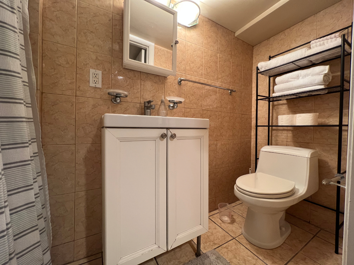 Spacious Four-Bedroom Townhouse in the Heart of Adams Morgan - Photo 11