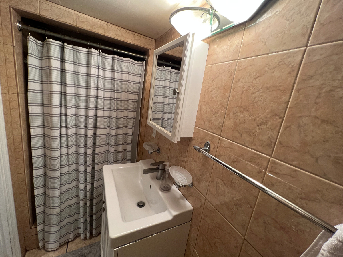 Spacious Four-Bedroom Townhouse in the Heart of Adams Morgan - Photo 10