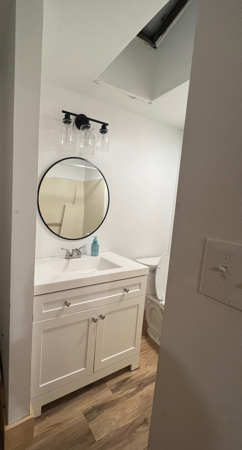 Recently Renovated Over-the-Garage 1 Bedroom - Photo 3