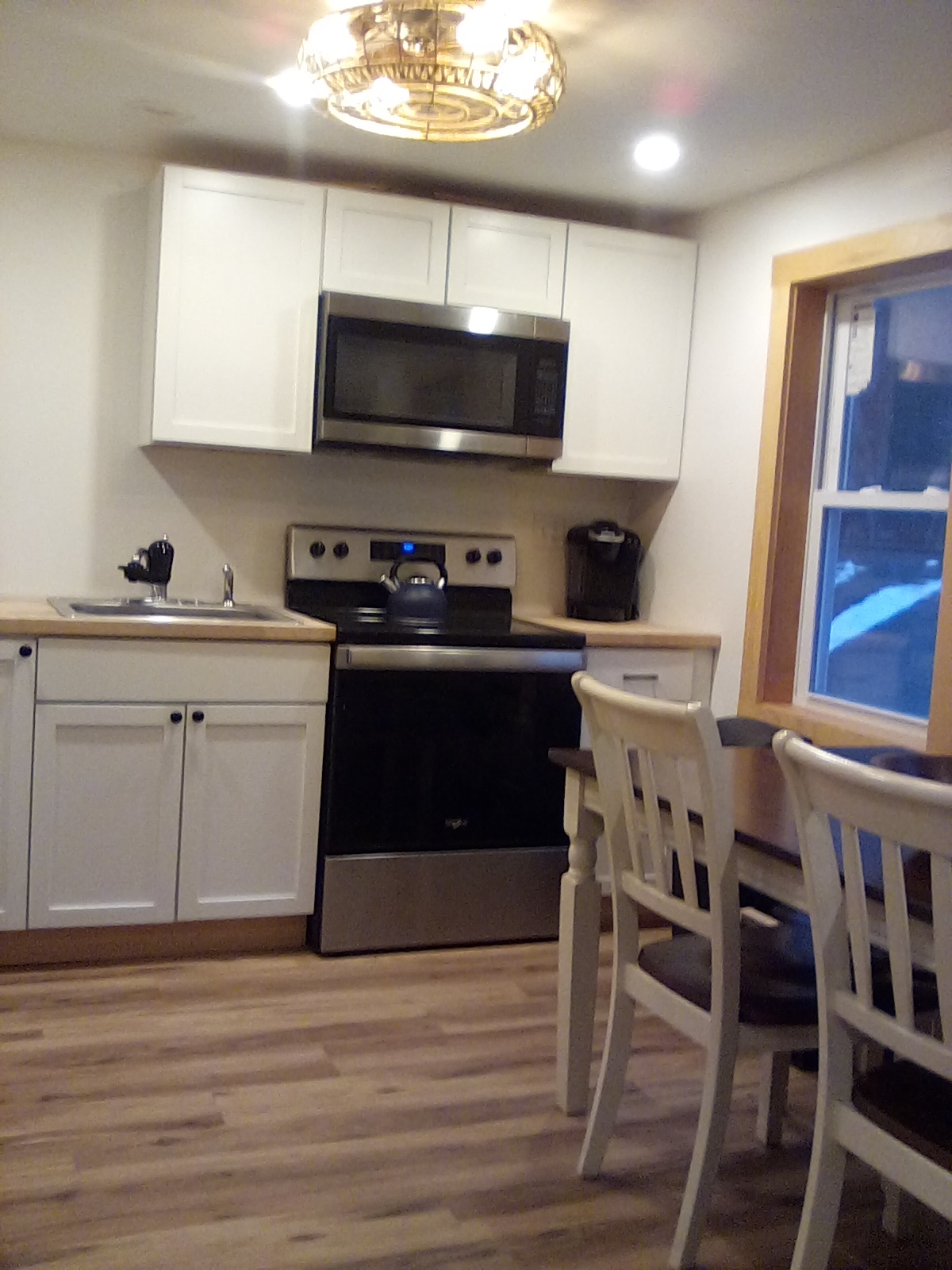 Recently Renovated Over-the-Garage 1 Bedroom - Photo 5