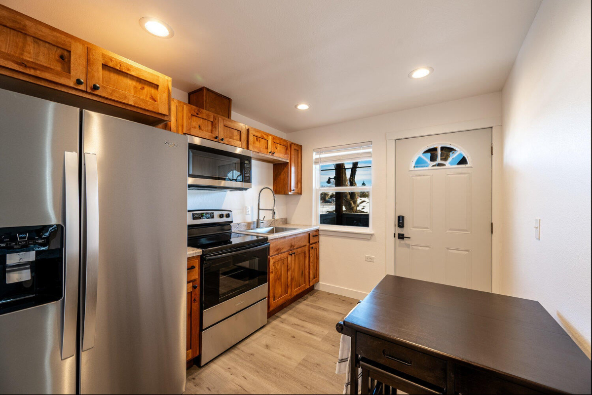 1 Bedroom Furnished Unit Near Downtown Main St - Photo 2