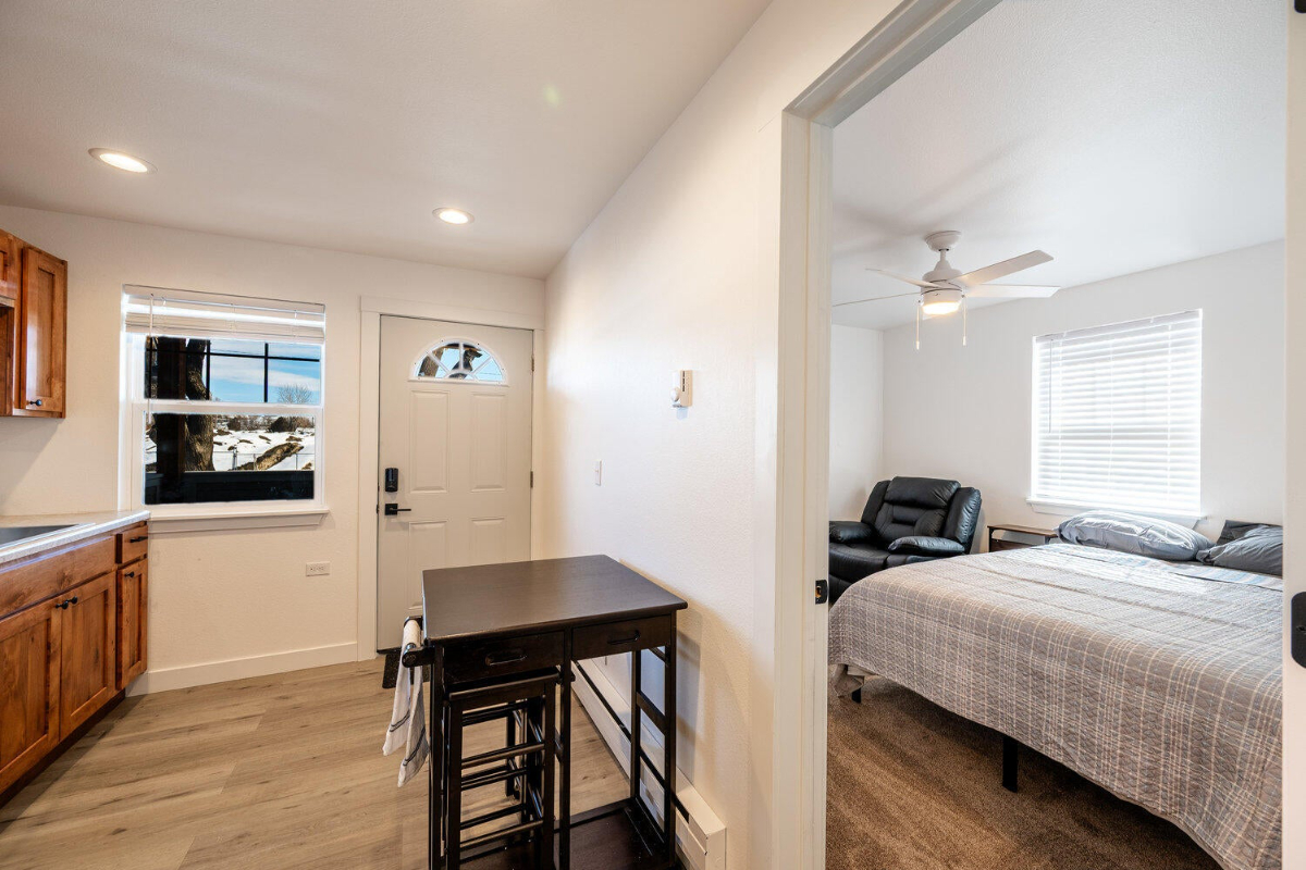 1 Bedroom Furnished Unit Near Downtown Main St - Photo 5