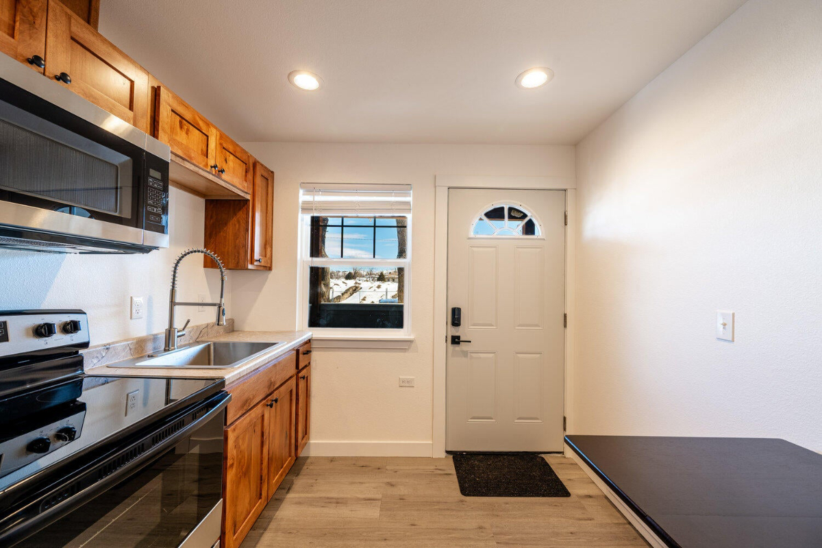 1 Bedroom Furnished Unit Near Downtown Main St - Photo 3