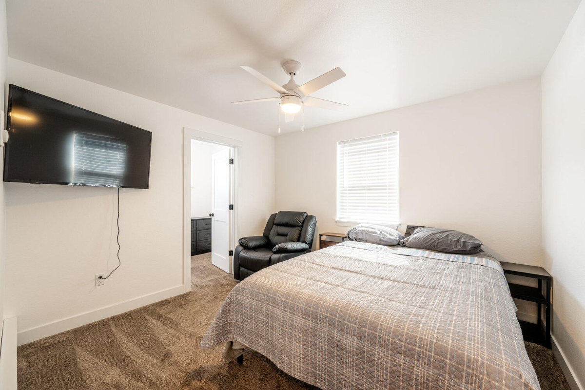 1 Bedroom Furnished Unit Near Downtown Main St - Photo 6