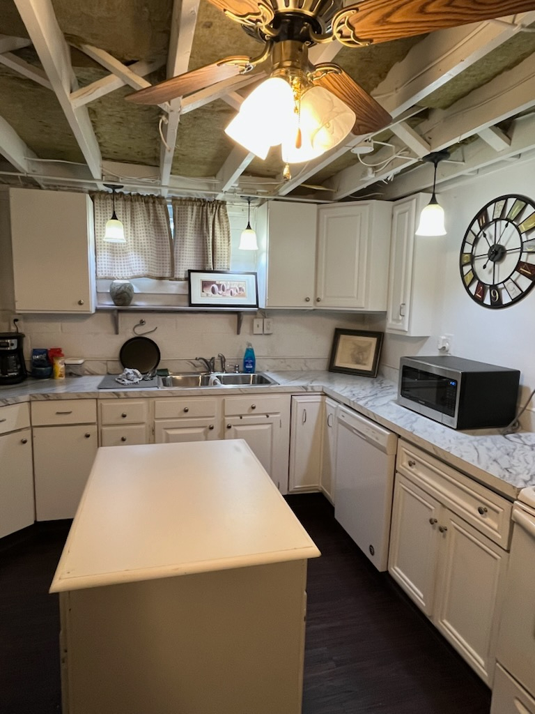Charming Basement Apartment -- Fully Furnished with Utilities Included, Garage Parking & Shared Outd - Photo 4