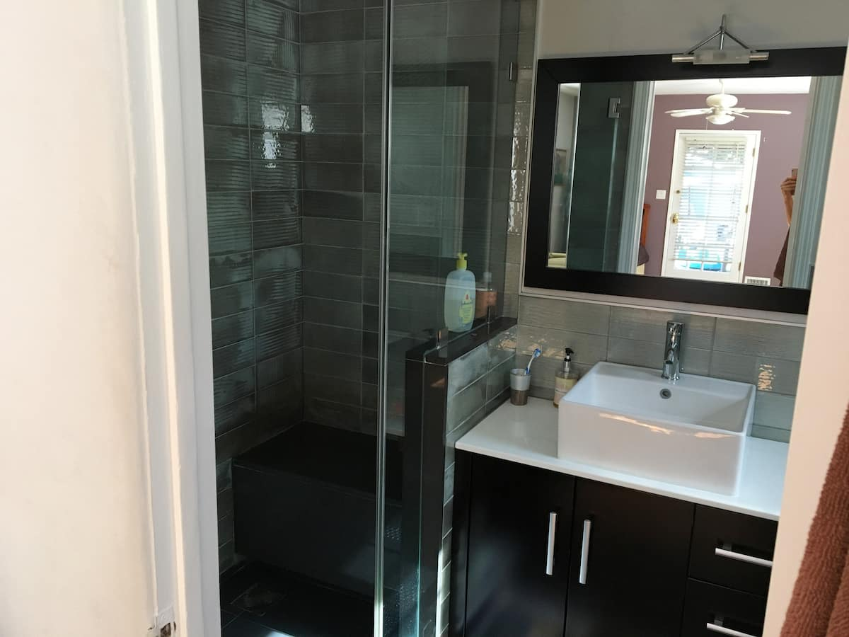 Large Private Studio in the Heart of Los Angeles- Comfort, Privacy & Great Location - Photo 3