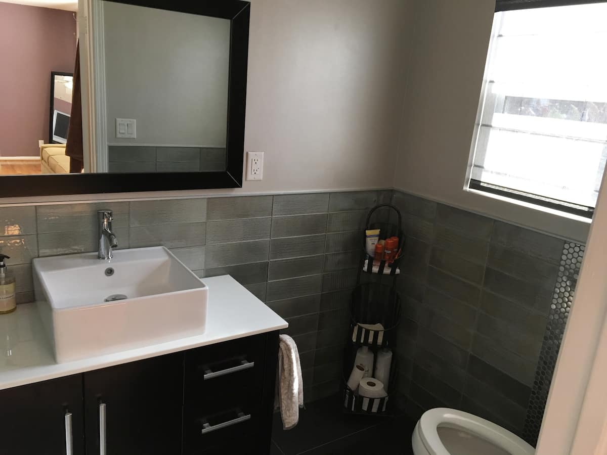 Large Private Studio in the Heart of Los Angeles- Comfort, Privacy & Great Location - Photo 5