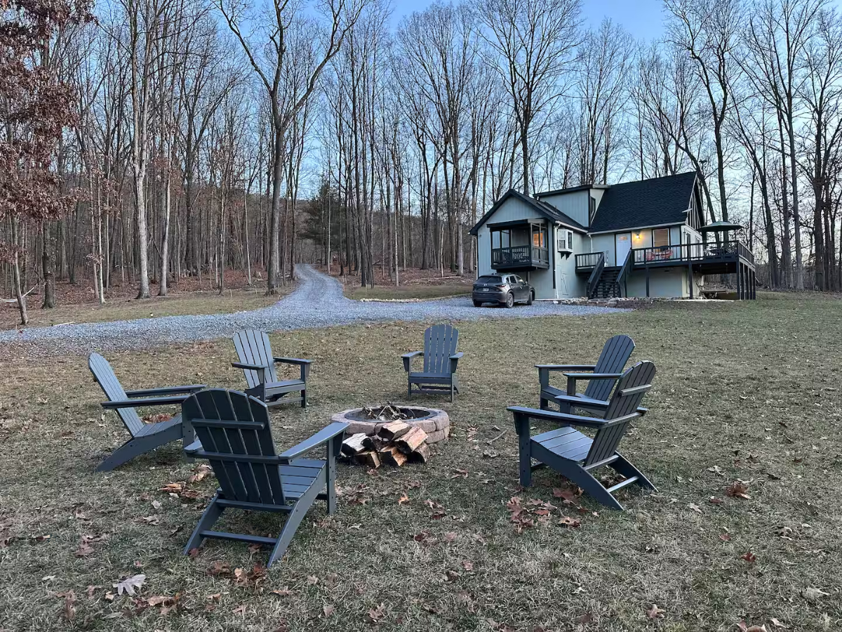 2BR Chalet near Winchester, Martinsburg and Inwood - Fast WiFi, Workspace, Family and Pet-Friendly,  - Photo 7