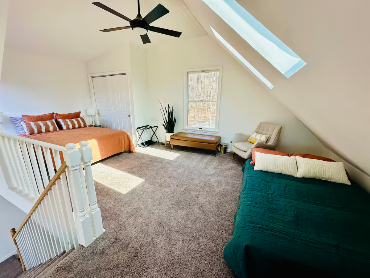2BR Chalet near Winchester, Martinsburg and Inwood - Fast WiFi, Workspace, Family and Pet-Friendly,  - Photo 8