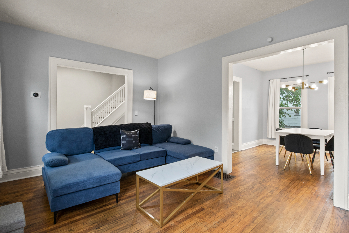 Inviting and spacious townhouse - 3 bedroom 1 bathroom - Photo 3