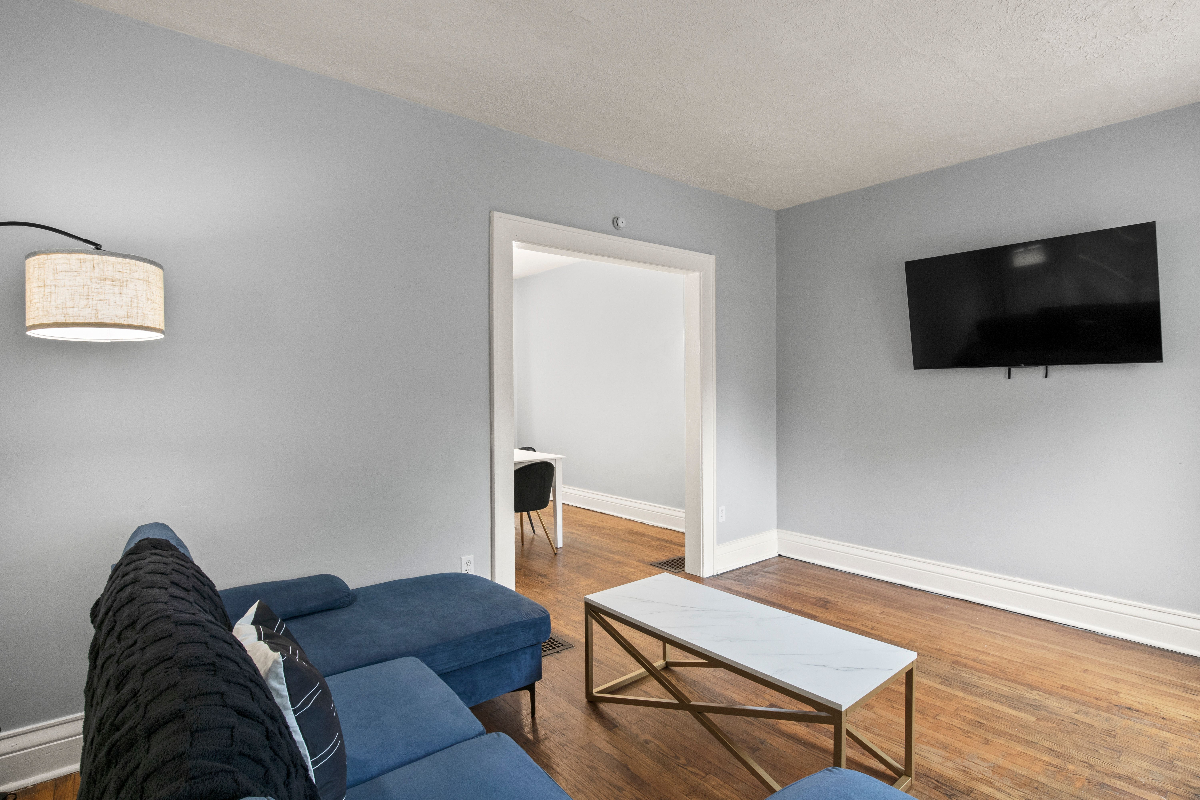 Inviting and spacious townhouse - 3 bedroom 1 bathroom - Photo 4