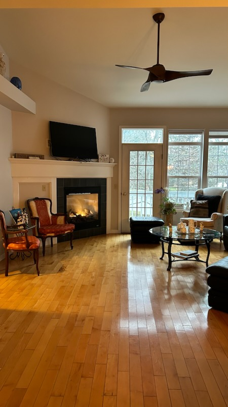 Comfortable Private Suite in Clean Townhouse with Easy Access to Everything - Photo 7