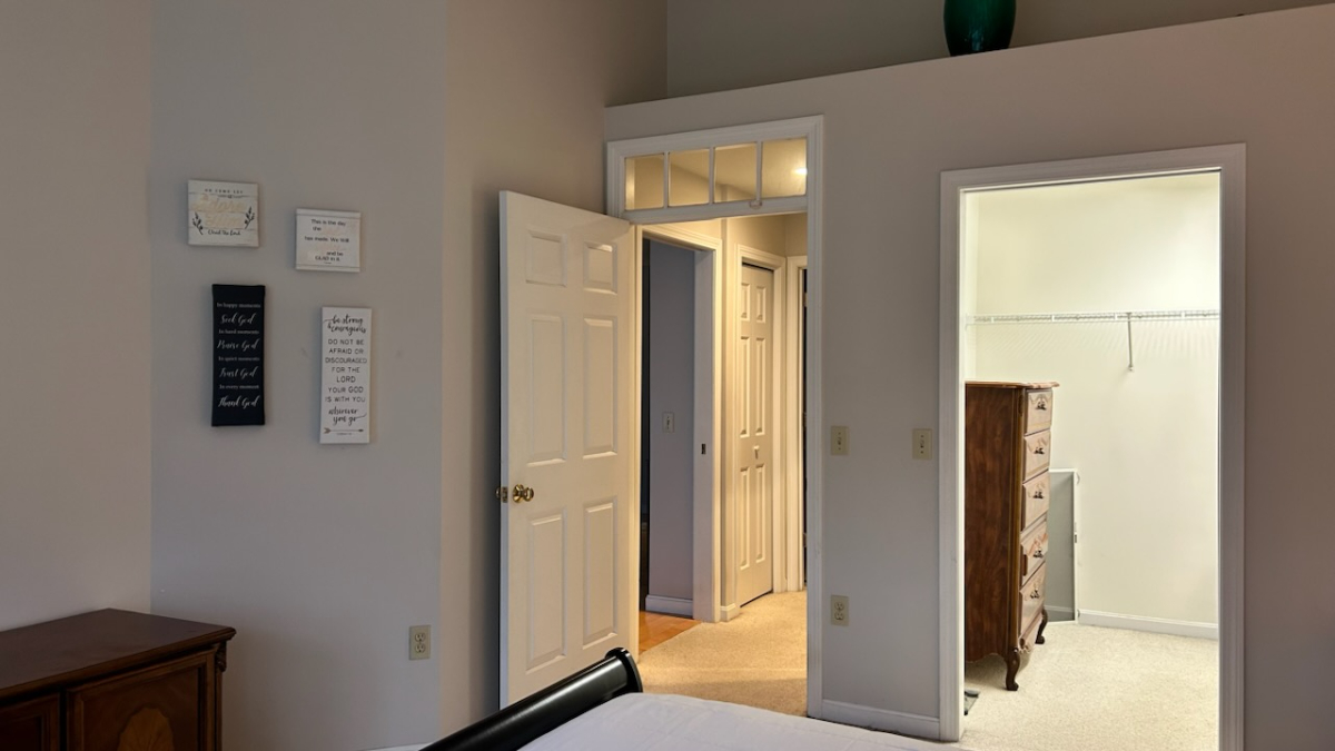 Comfortable Private Suite in Clean Townhouse with Easy Access to Everything - Photo 4