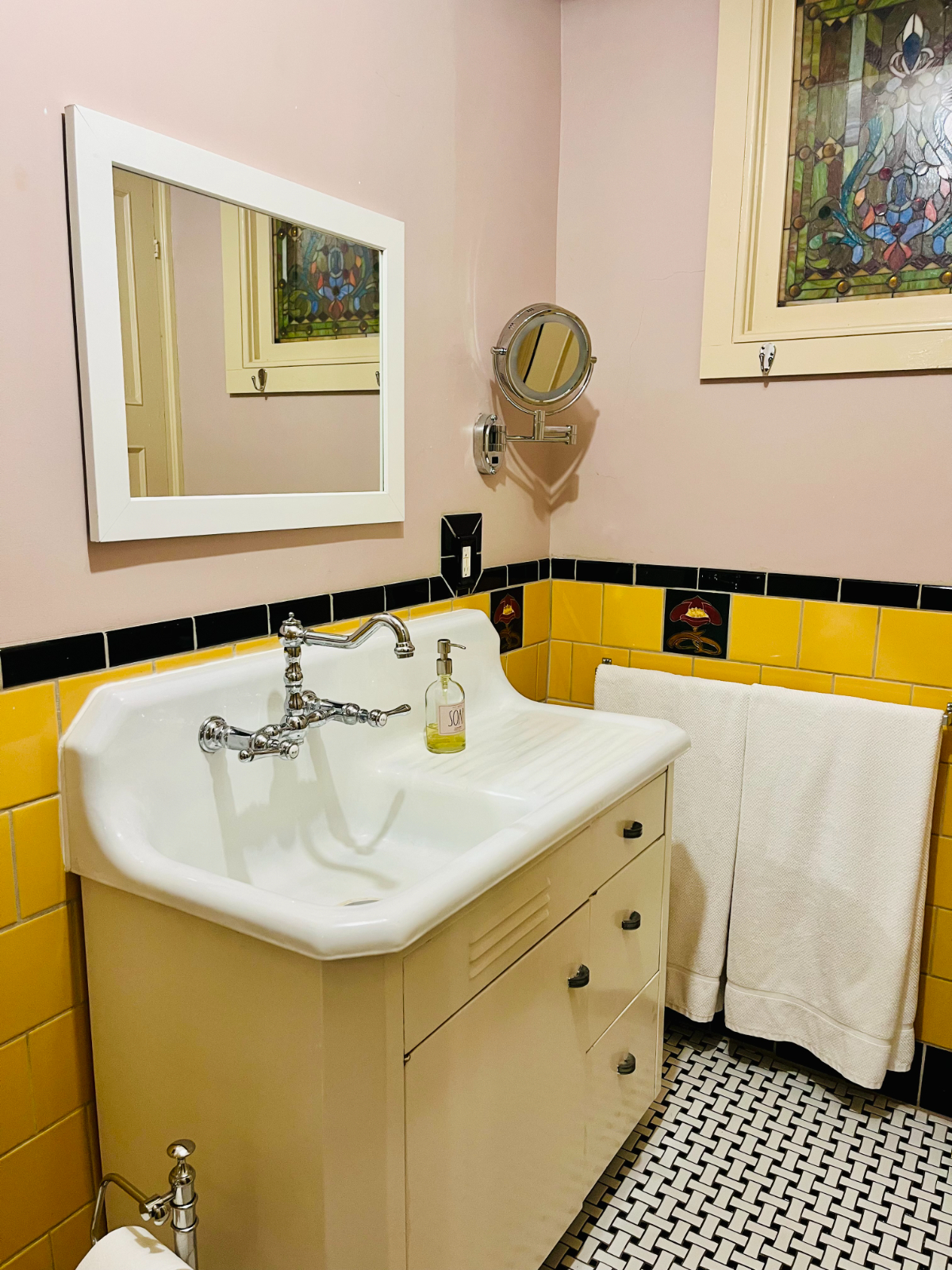 Guest Suite in Historic Mansion in Downtown Ithaca - Photo 7