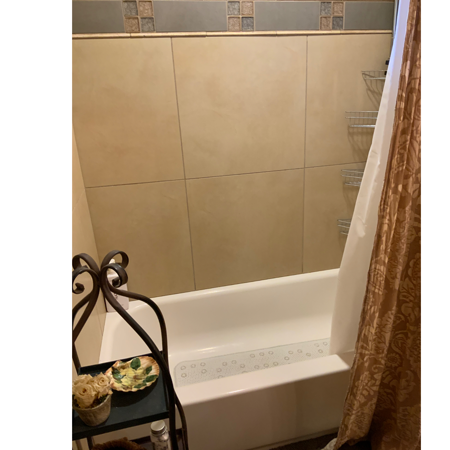 Private room, private bath, female, single family home - Photo 5