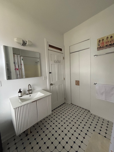 Beautiful Sun Filled Furnished Apartment for Rent - Photo 5