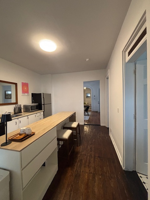 Beautiful Sun Filled Furnished Apartment for Rent - Photo 3