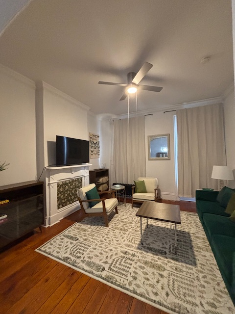 Beautiful Sun Filled Furnished Apartment for Rent - Photo 10