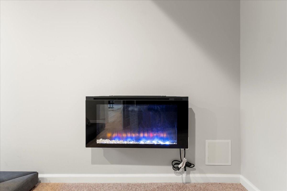 Cozy 2 bedroom with office, parking and metro access - Photo 11