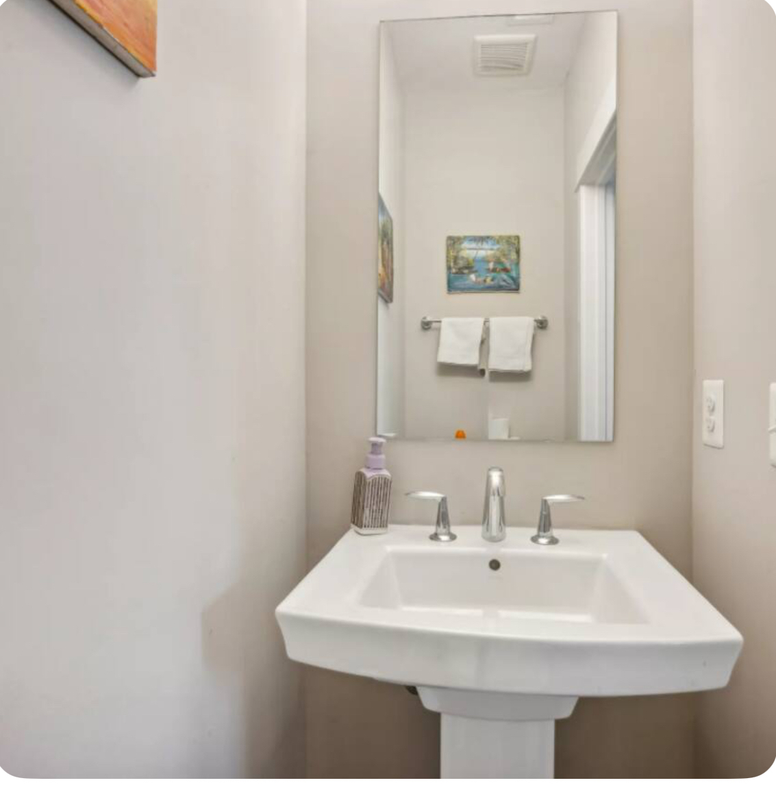 Chic 4BR TH l Corporate & Extended Stays l w/ Metro Access & Parking - Photo 5