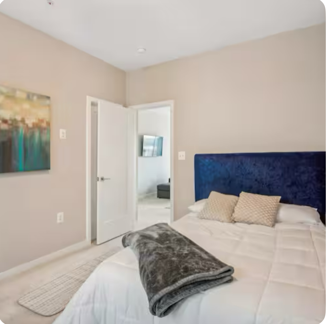 Chic 4BR TH l Corporate & Extended Stays l w/ Metro Access & Parking - Photo 10
