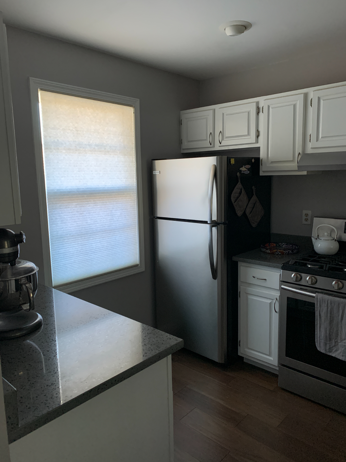 Convenient Newly Renovated Quiet 1 Bed 1.5 Bath Condo - Photo 8