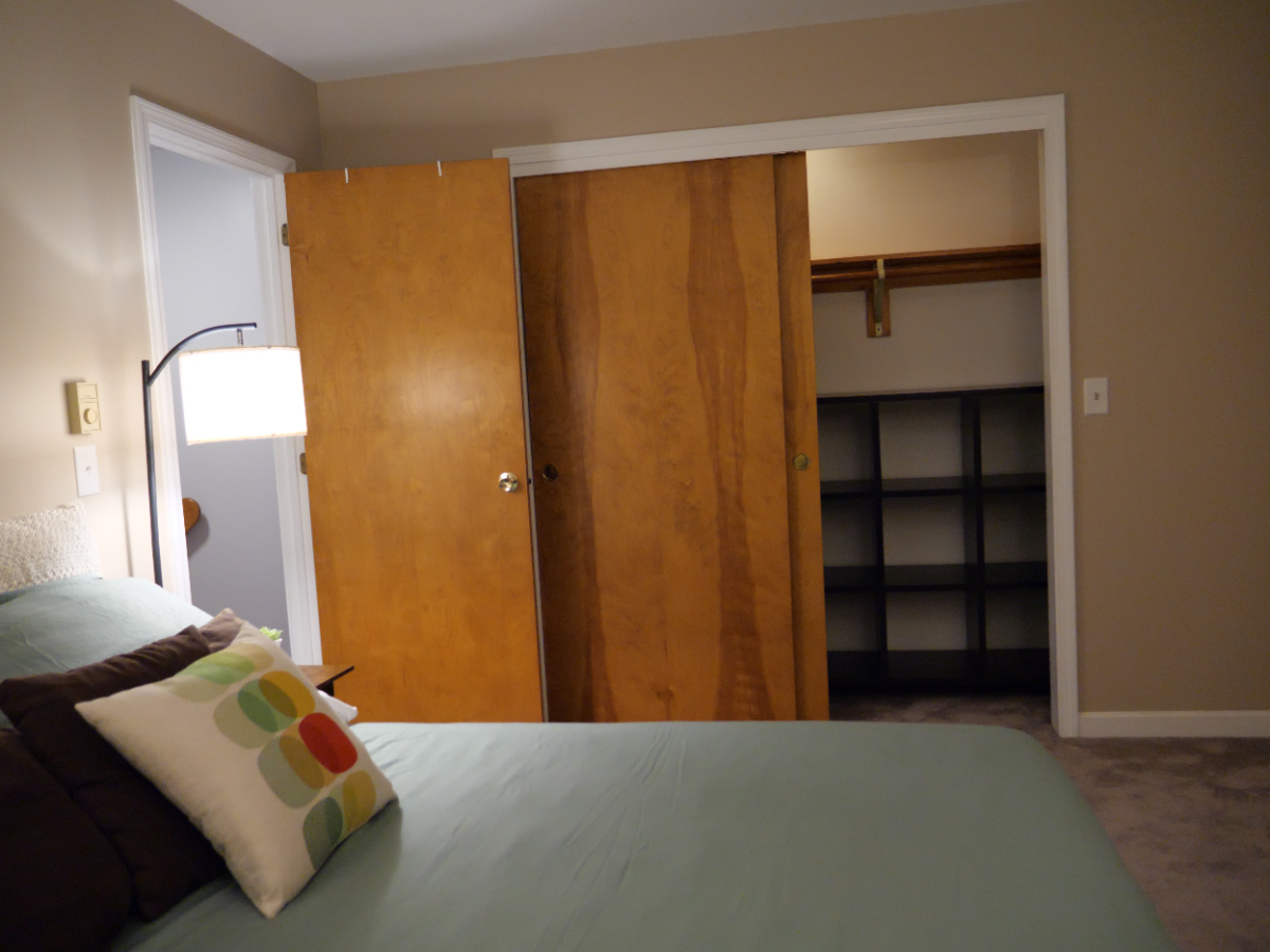 Convenient Newly Renovated Quiet 1 Bed 1.5 Bath Condo - Photo 6