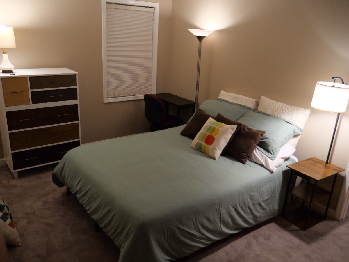Convenient Newly Renovated Quiet 1 Bed 1.5 Bath Condo - Photo 4