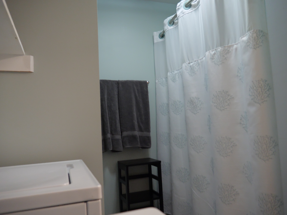 Convenient Newly Renovated Quiet 1 Bed 1.5 Bath Condo - Photo 11