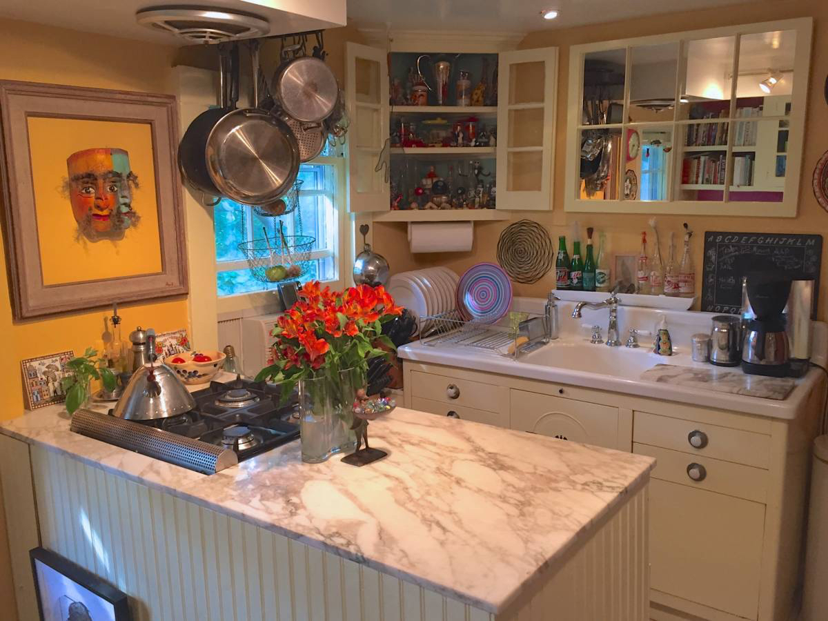 Designers Cozy Furnished Carriage House Apartment - Photo 4