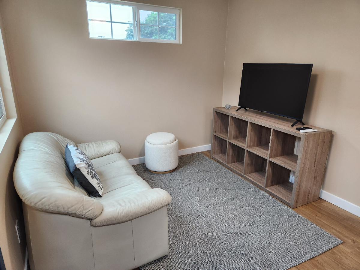 NEW apt. home w/parking space and utilities included - Photo 6