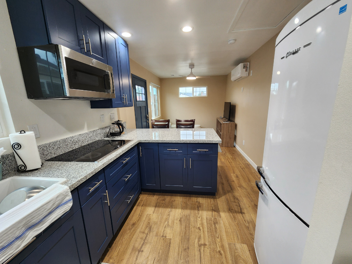 NEW apt. home w/parking space and utilities included