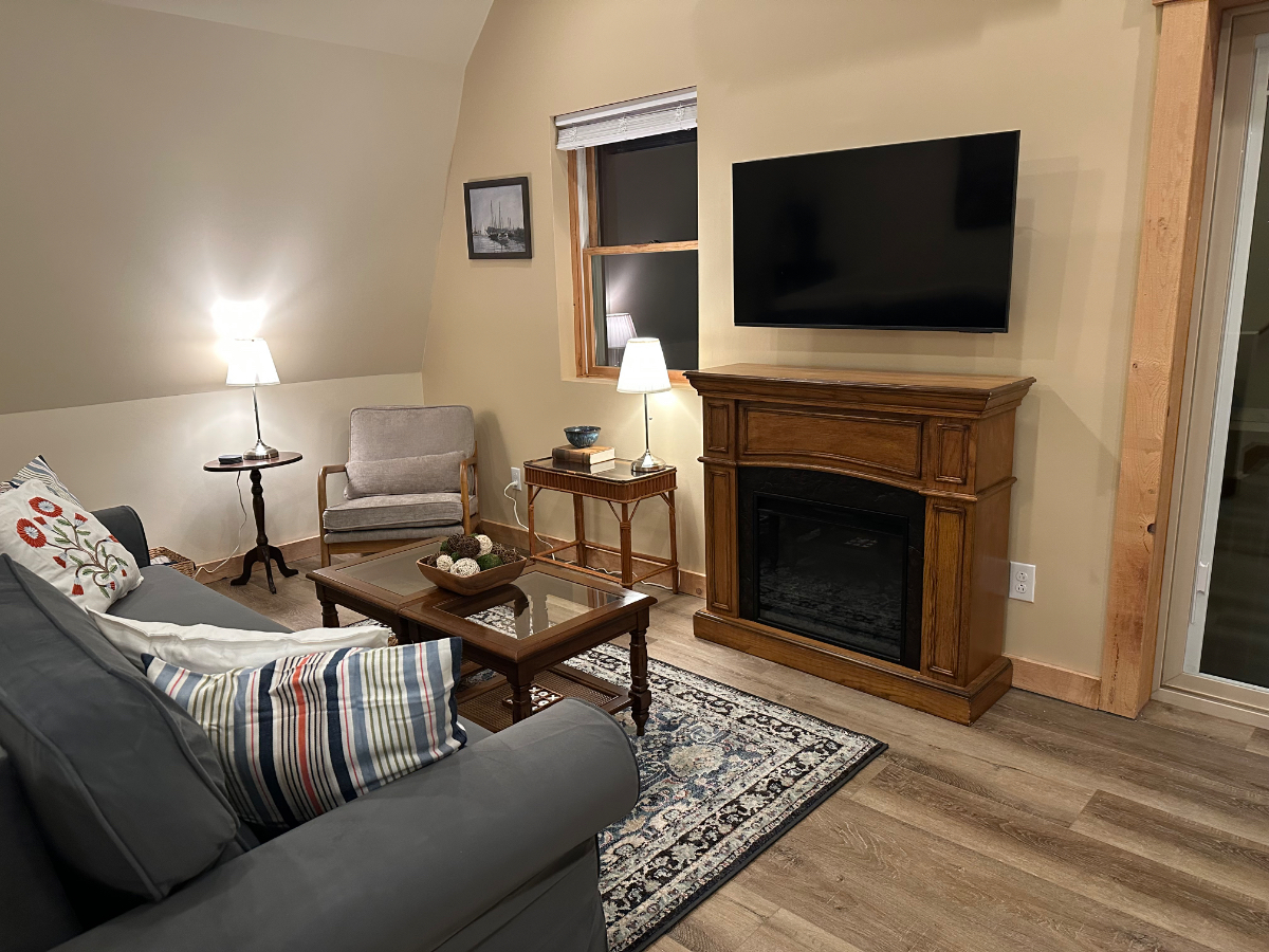 Lake View Living - Photo 3