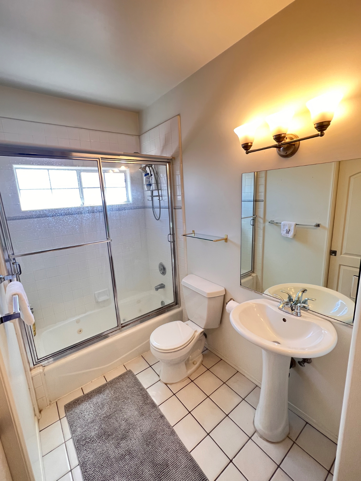 Shared, Peaceful Beach Home /Private Bed & Bath /Utilities & Cleaning Included - Photo 6