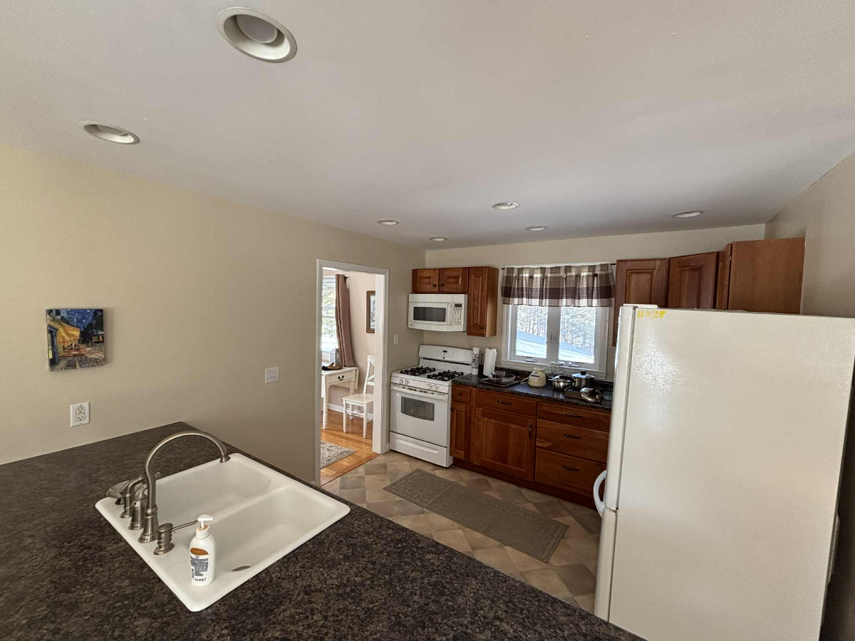 Charming, single-story, home, quiet area on cul-de-sac. - Photo 2