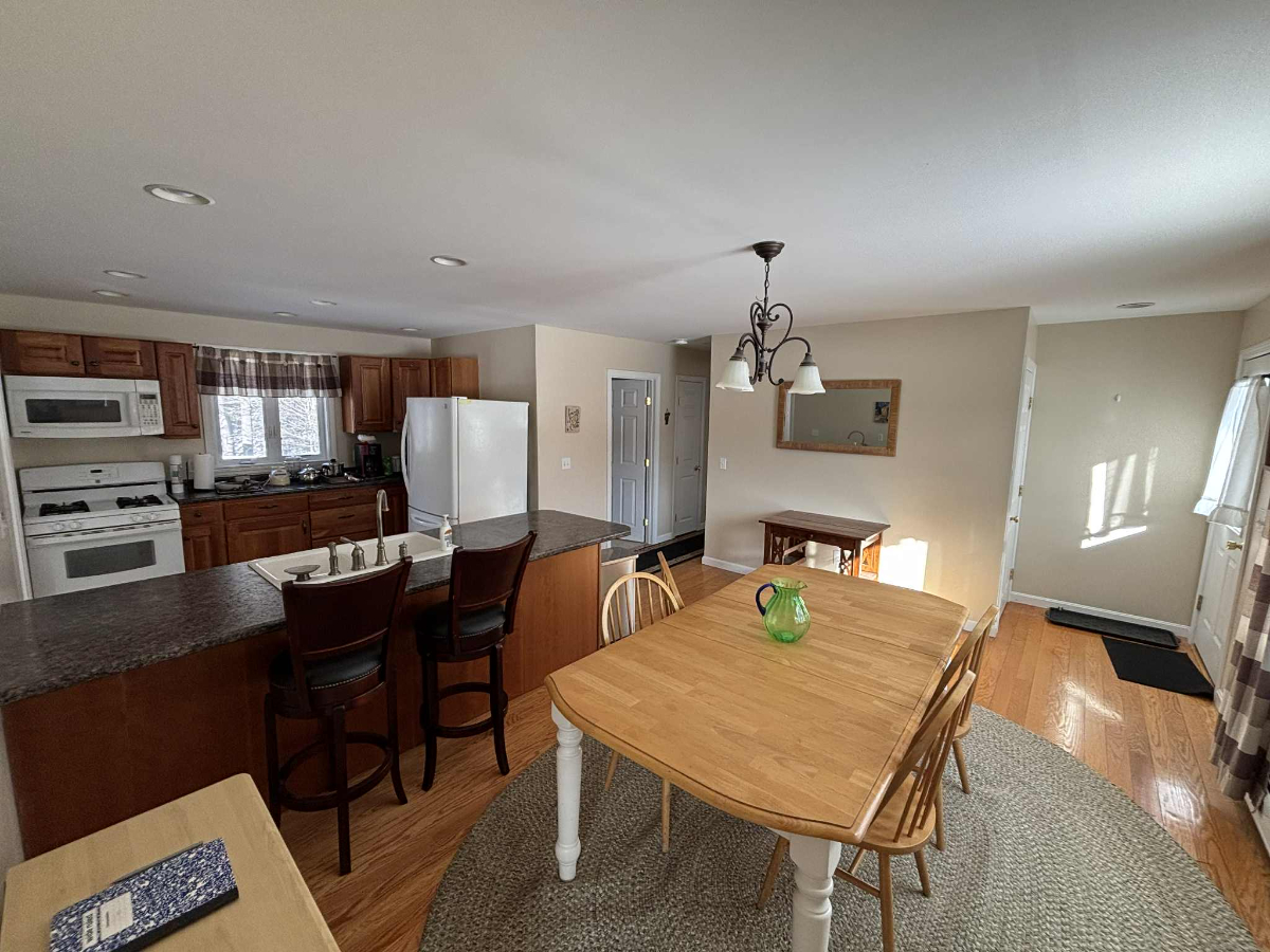 Charming, single-story, home, quiet area on cul-de-sac. - Photo 4