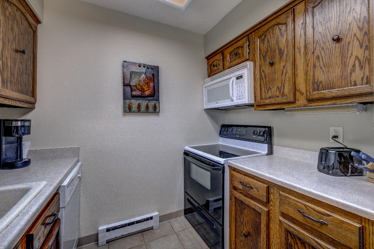 Perfectly Furnished 2 Bedroom 1 Bathroom Condo - Photo 7