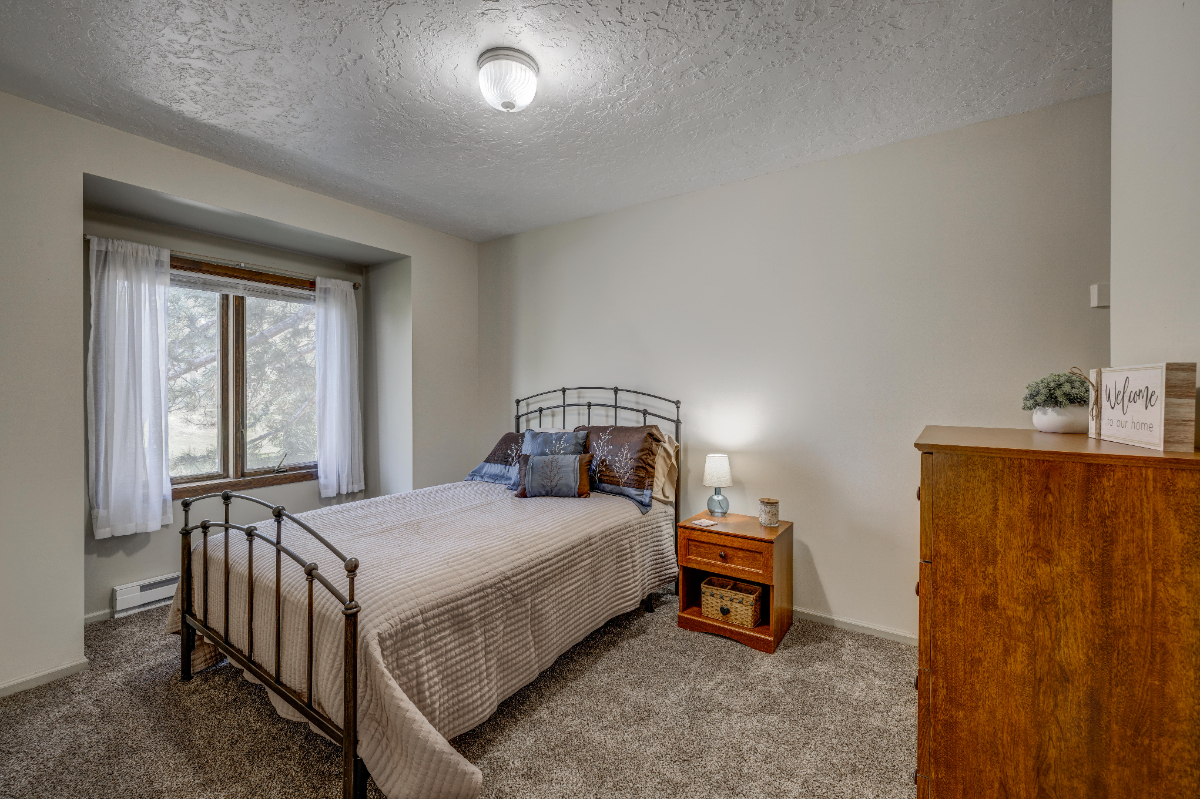 Perfectly Furnished 2 Bedroom 1 Bathroom Condo - Photo 9