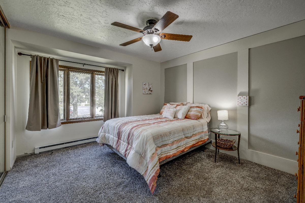 Perfectly Furnished 2 Bedroom 1 Bathroom Condo - Photo 8