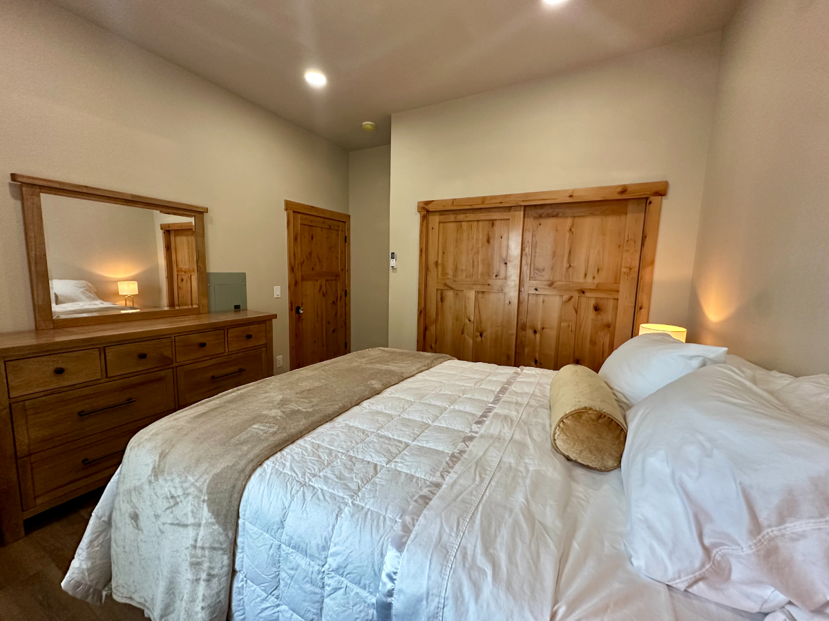 Historic living in Sundance Wyoming - Photo 4